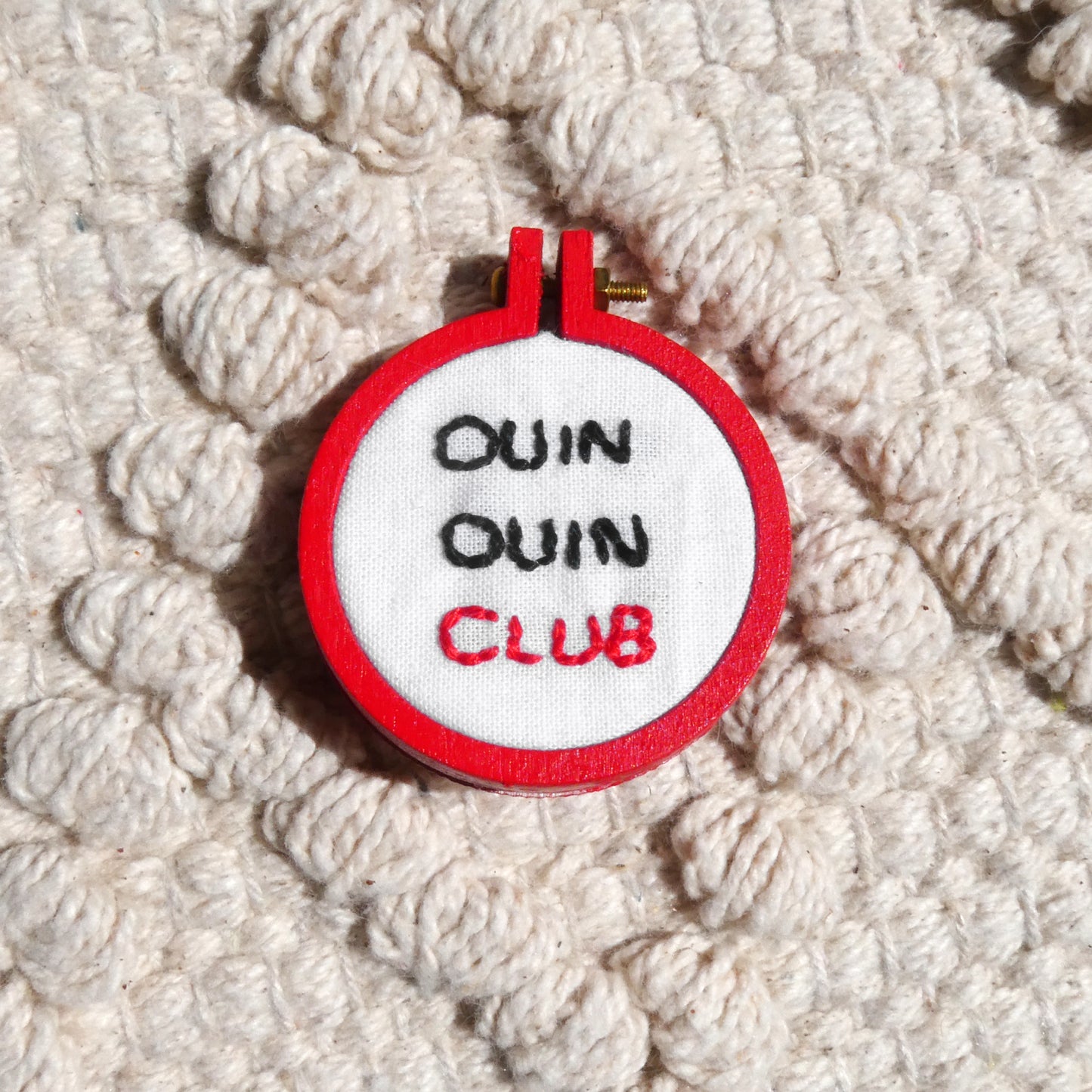 Broche brodé main - Ouin Ouin Club