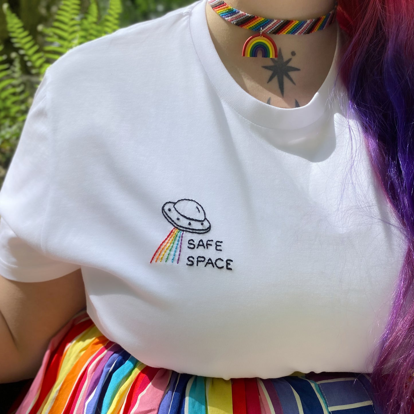 T-shirt brodé main - Safe space