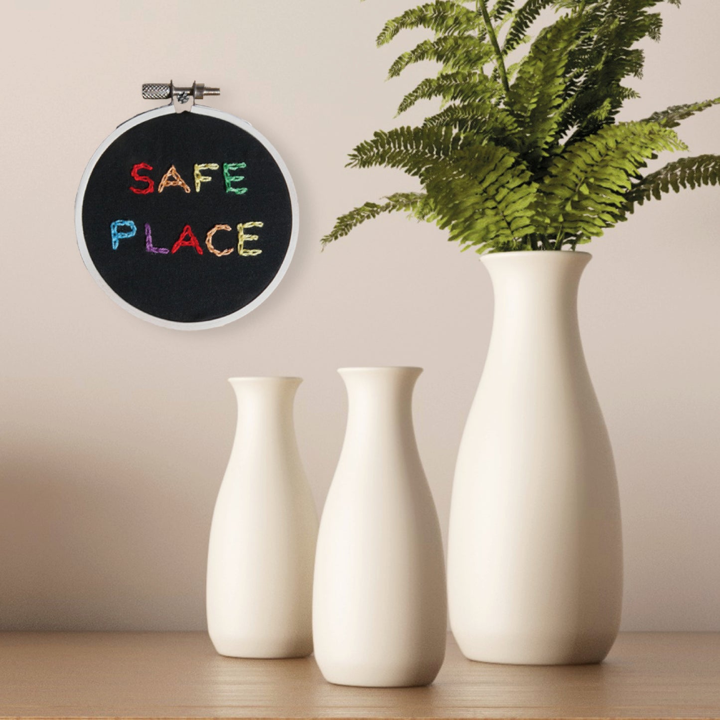 Tambour brodé main - Safe place