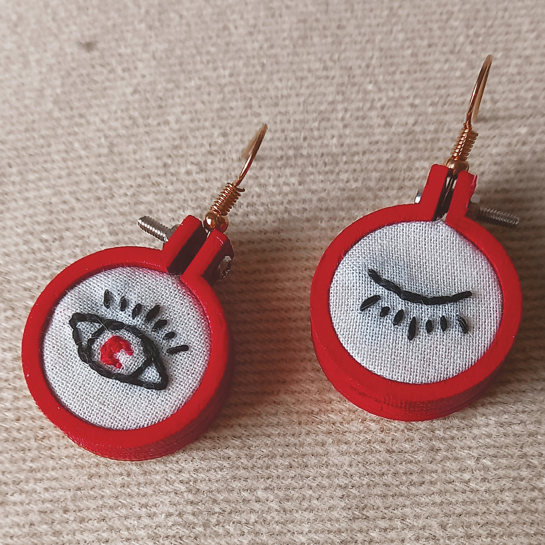 Boucles d'oreilles brodé main - Yeux