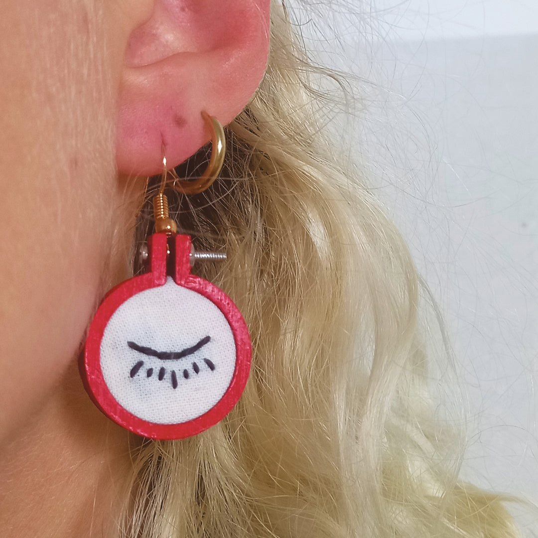 Boucles d'oreilles brodé main - Yeux