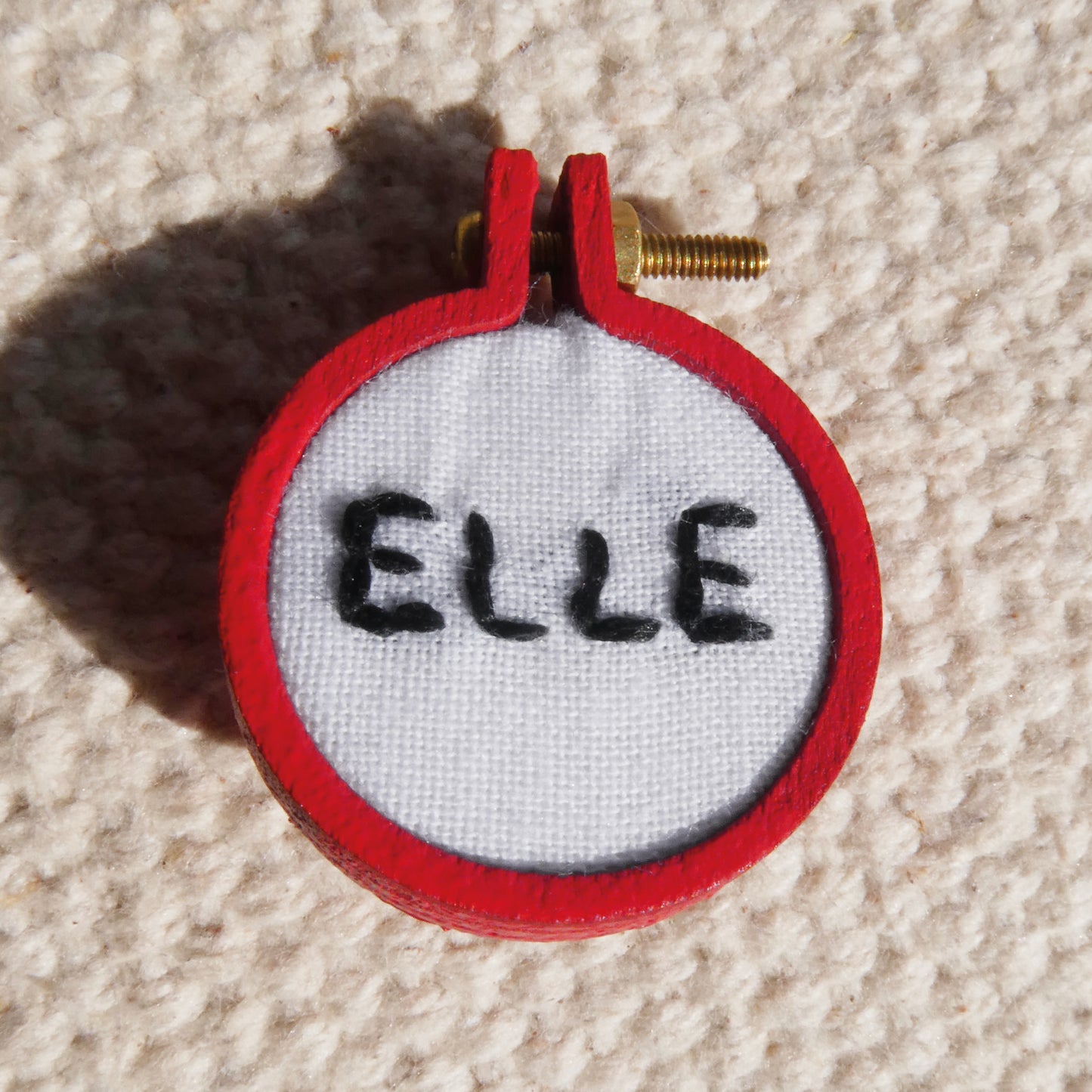 Broche brodé main - Pronoms