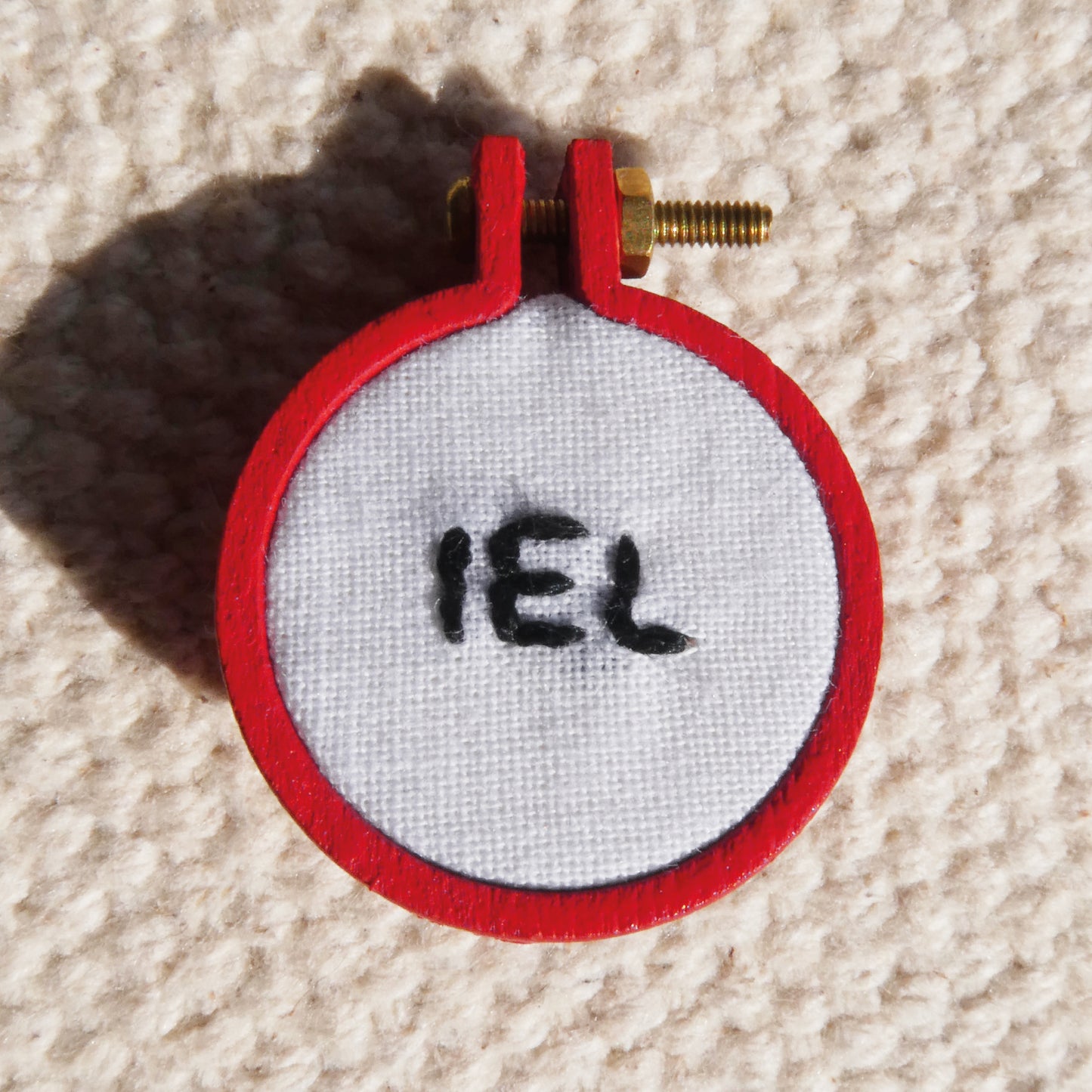 Broche brodé main - Pronoms