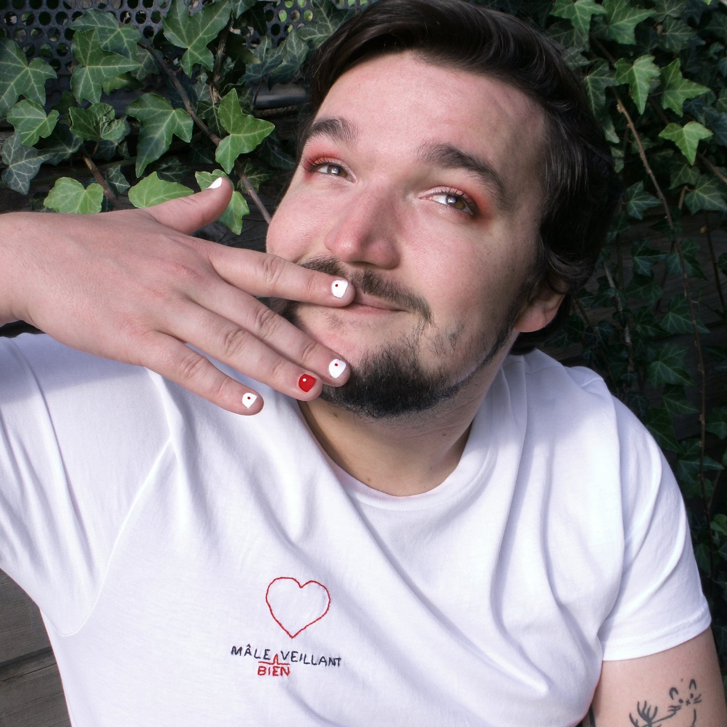 T-shirt brodé main - Mâle Bienveillant