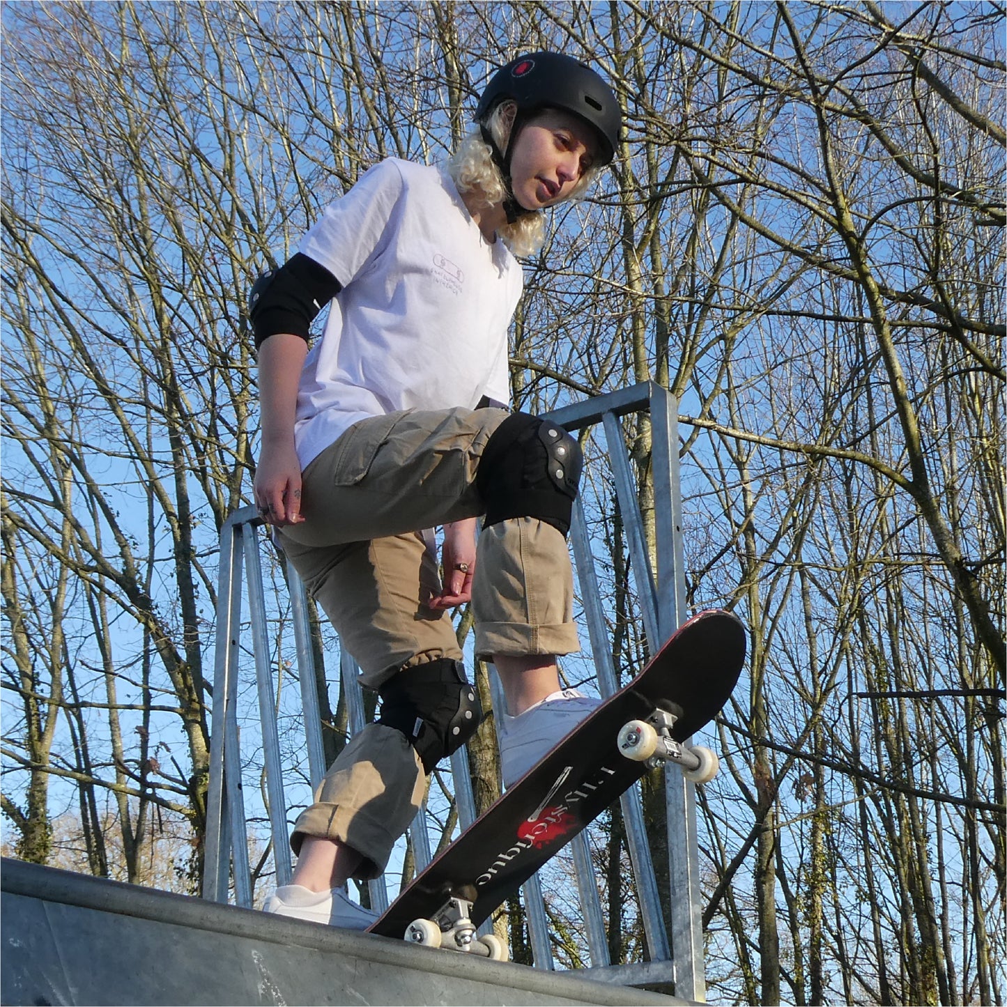 T-shirt brodé main - Skateur.euse intrépide