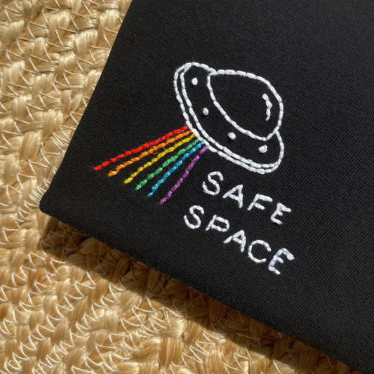 T-shirt brodé main - Safe space