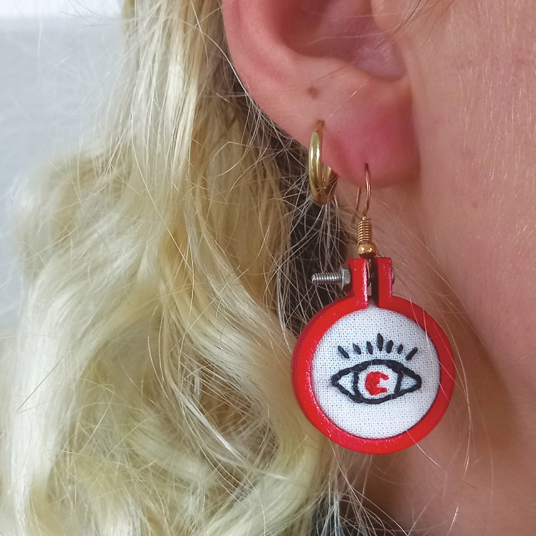 Boucles d'oreilles brodé main - Yeux