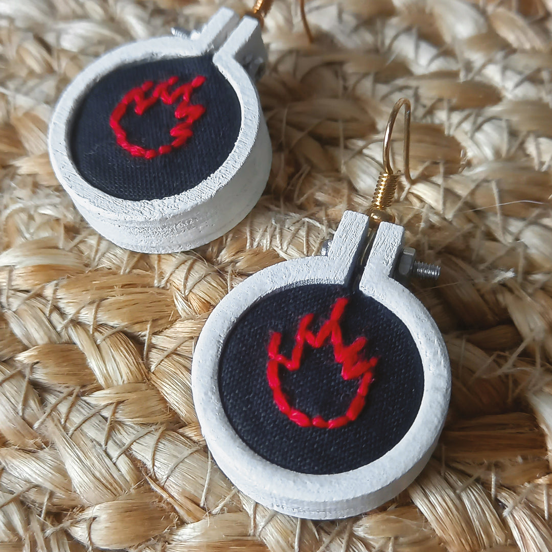 Boucles d'oreilles brodé main - Feu