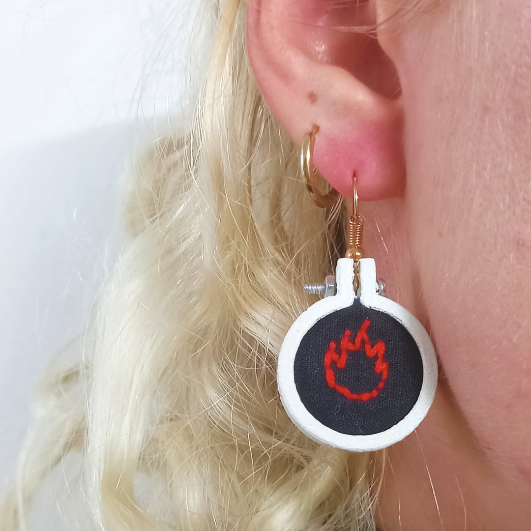 Boucles d'oreilles brodé main - Feu
