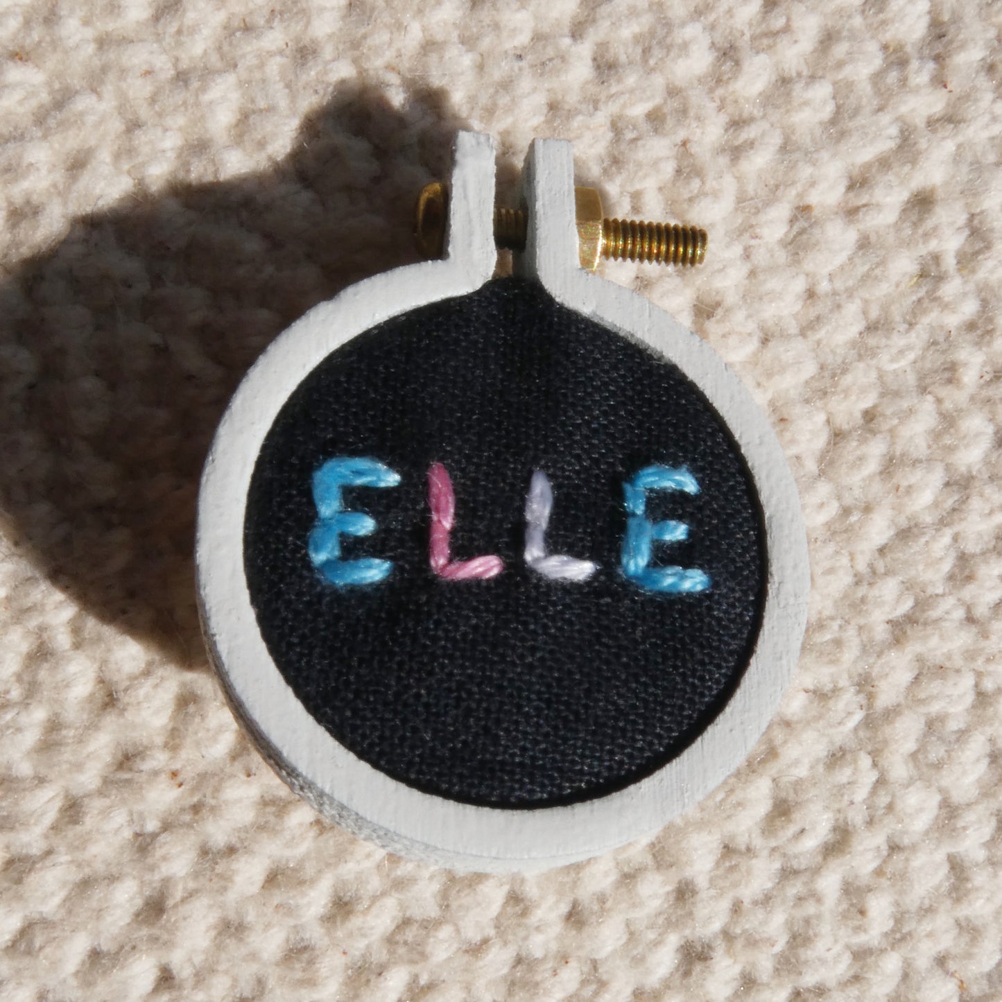 Broche brodé main - Pronoms